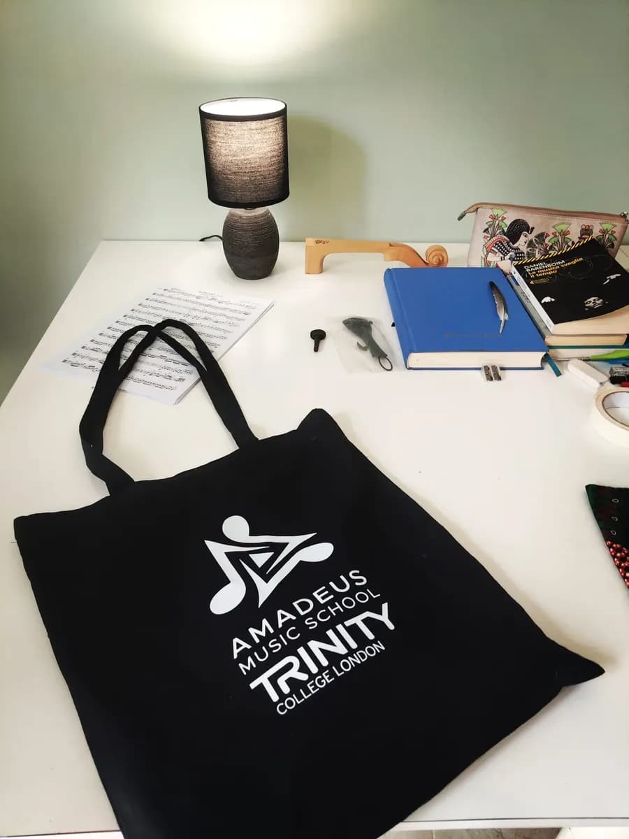 Shopper con il logo Amadeus Music School